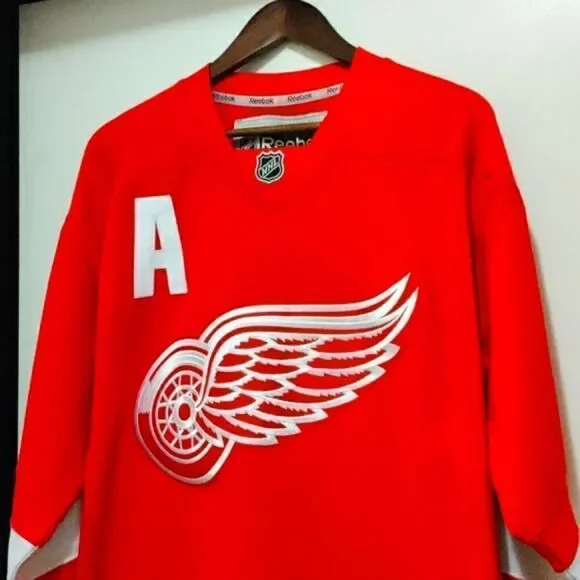 Detroit Redwings Justin Abdelkader Jersey - Picture 2 of 7